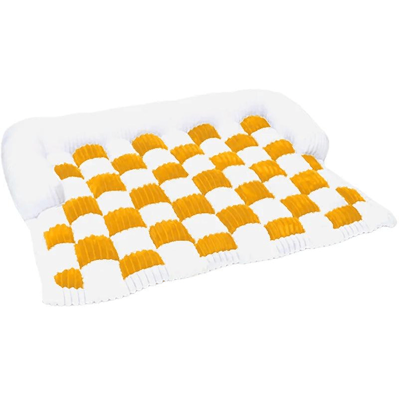 tapis confortable à carreaux bicolores blanc et jaune pour chien, doux et rembourré, idéal pour repos et décoration intérieure