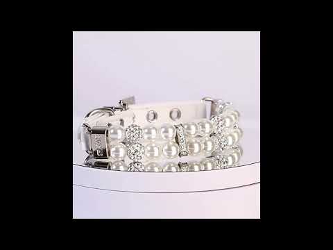 Vidéo démonstration - Collier et laisse de luxe pour chiens et chats en cuir PU blanc, ornés de perles et cristaux, ajustables et confortables.