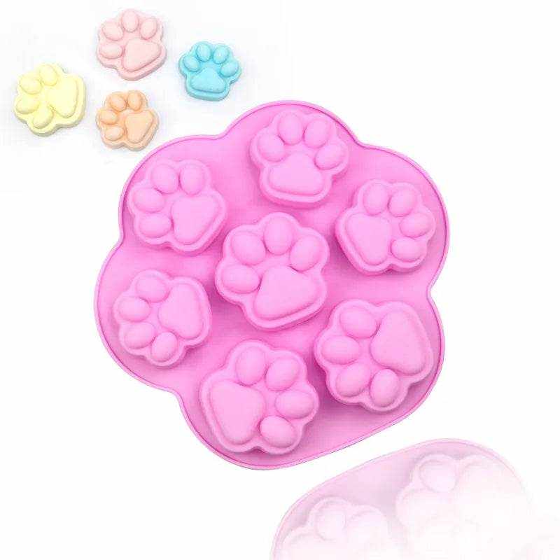 Moule en silicone rose forme pattes de chien pour friandises et décorations de gâteaux, flexible et antiadhésif.
