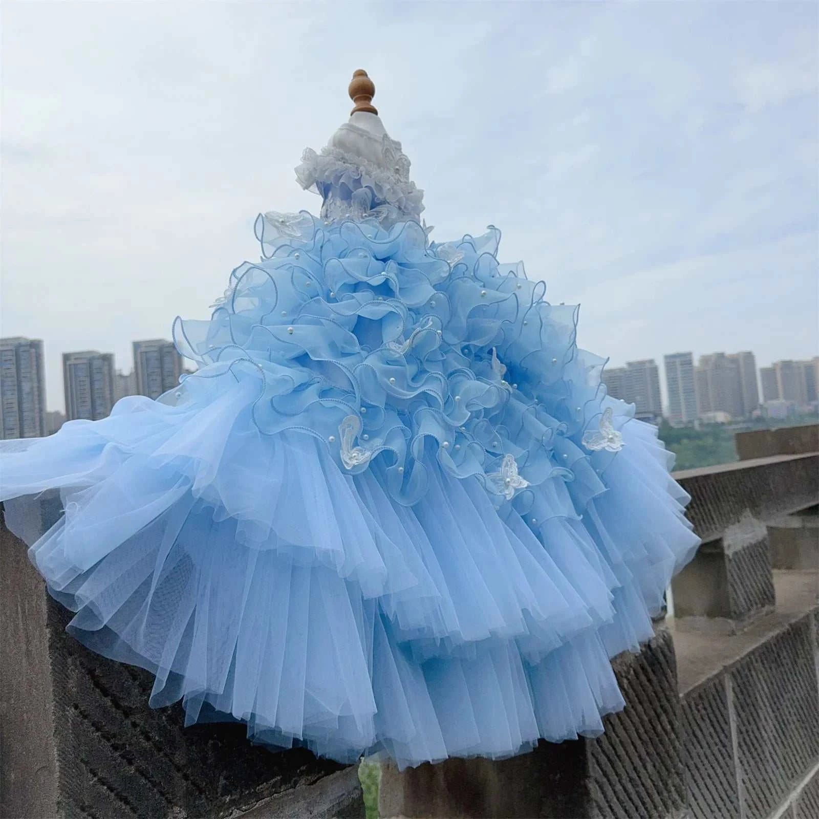 Robe de luxe pour chien | Fait main avec dentelle, perles & broderies florales